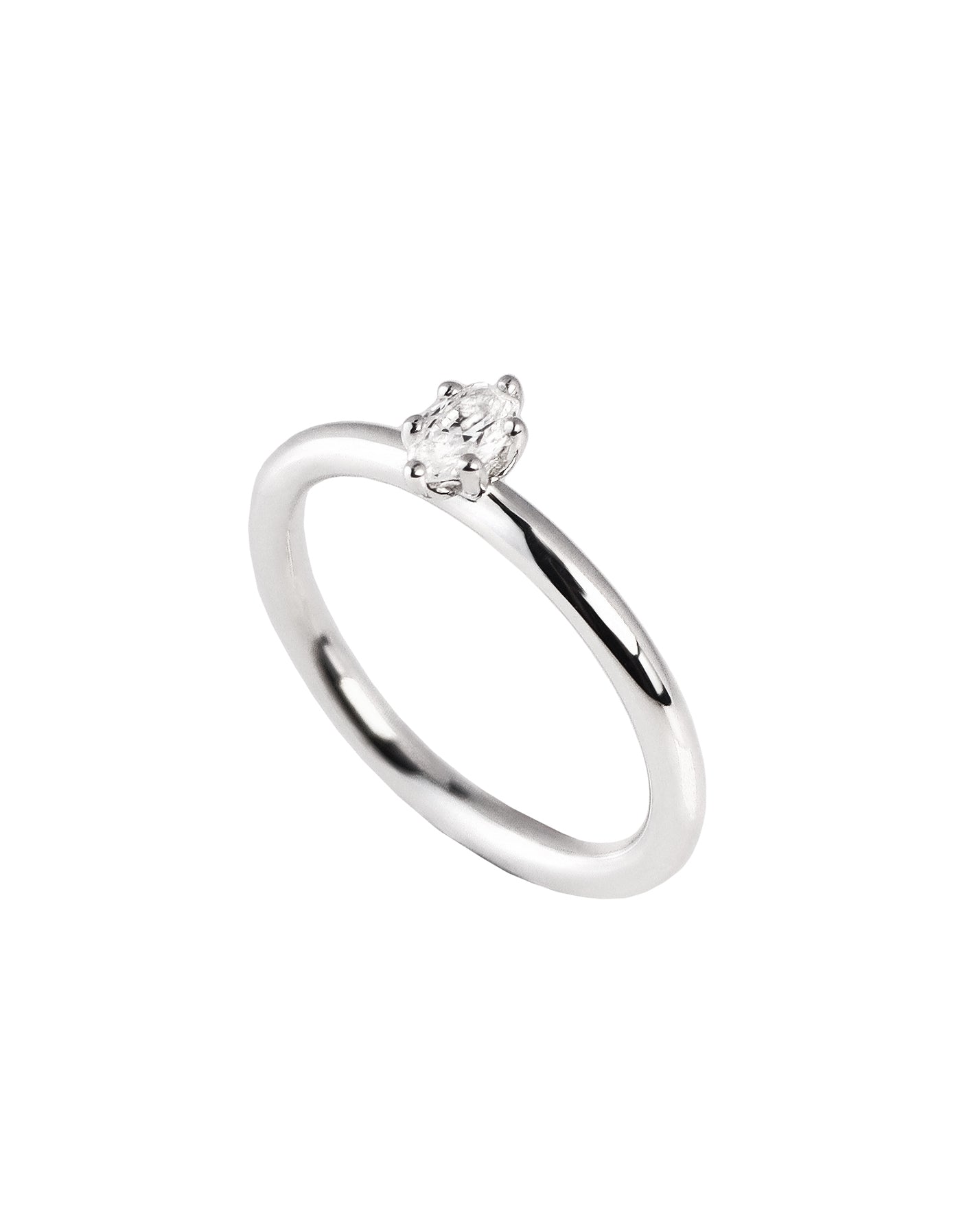 JUNE Diamond ring, Oval diamond 0.25 ct.