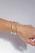 PLAIN ROUND Cuff armband, hamrat silver - Mila Silver