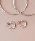 PLAIN Chunky Hoops, hamrat silver - Mila Silver