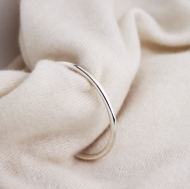 PLAIN ROUND Cuff armband, silver - Mila Silver